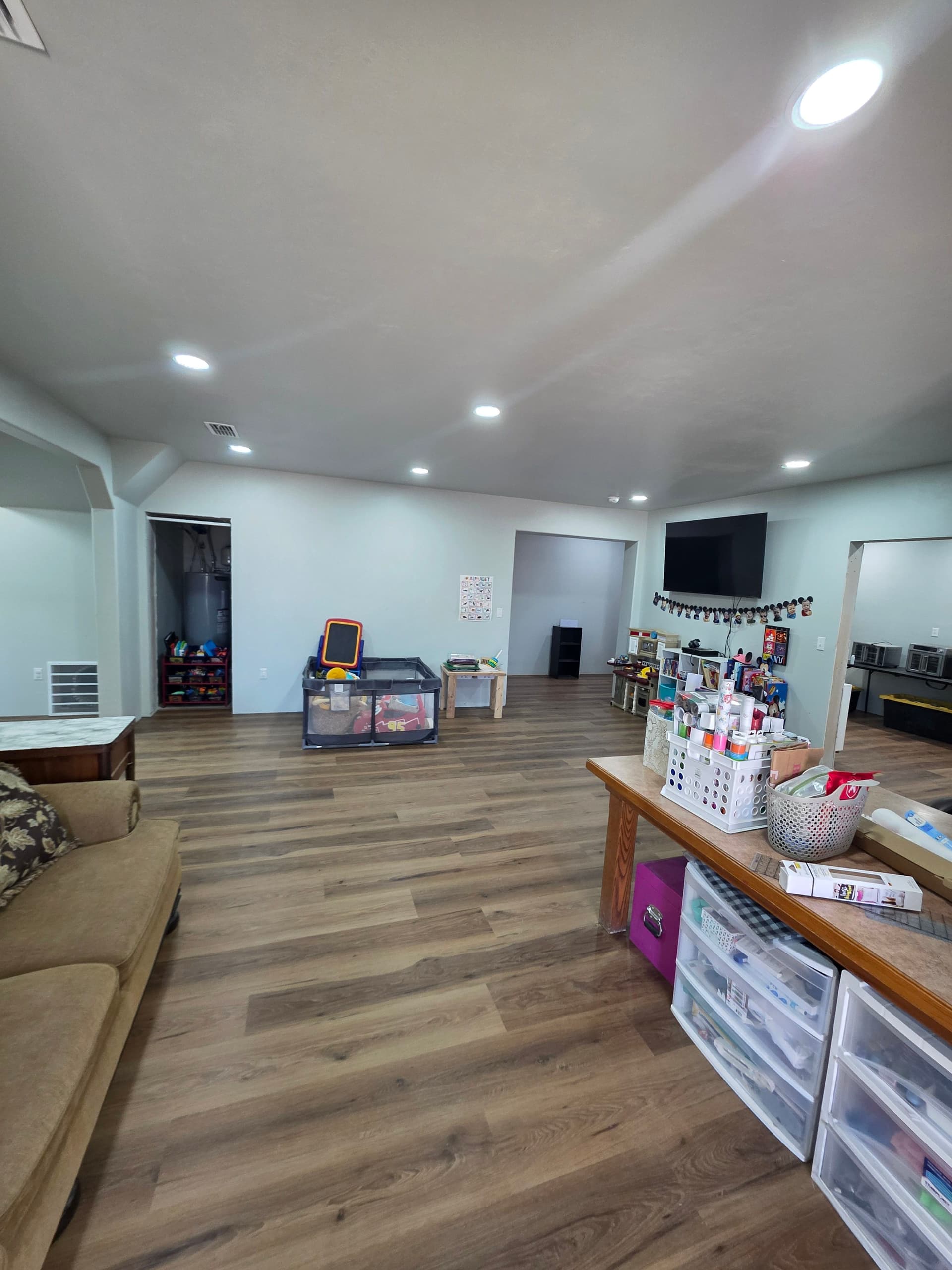 Gallery photos for Stunning Vinyl Flooring Transformation Across 1850 sq ft: Image #3