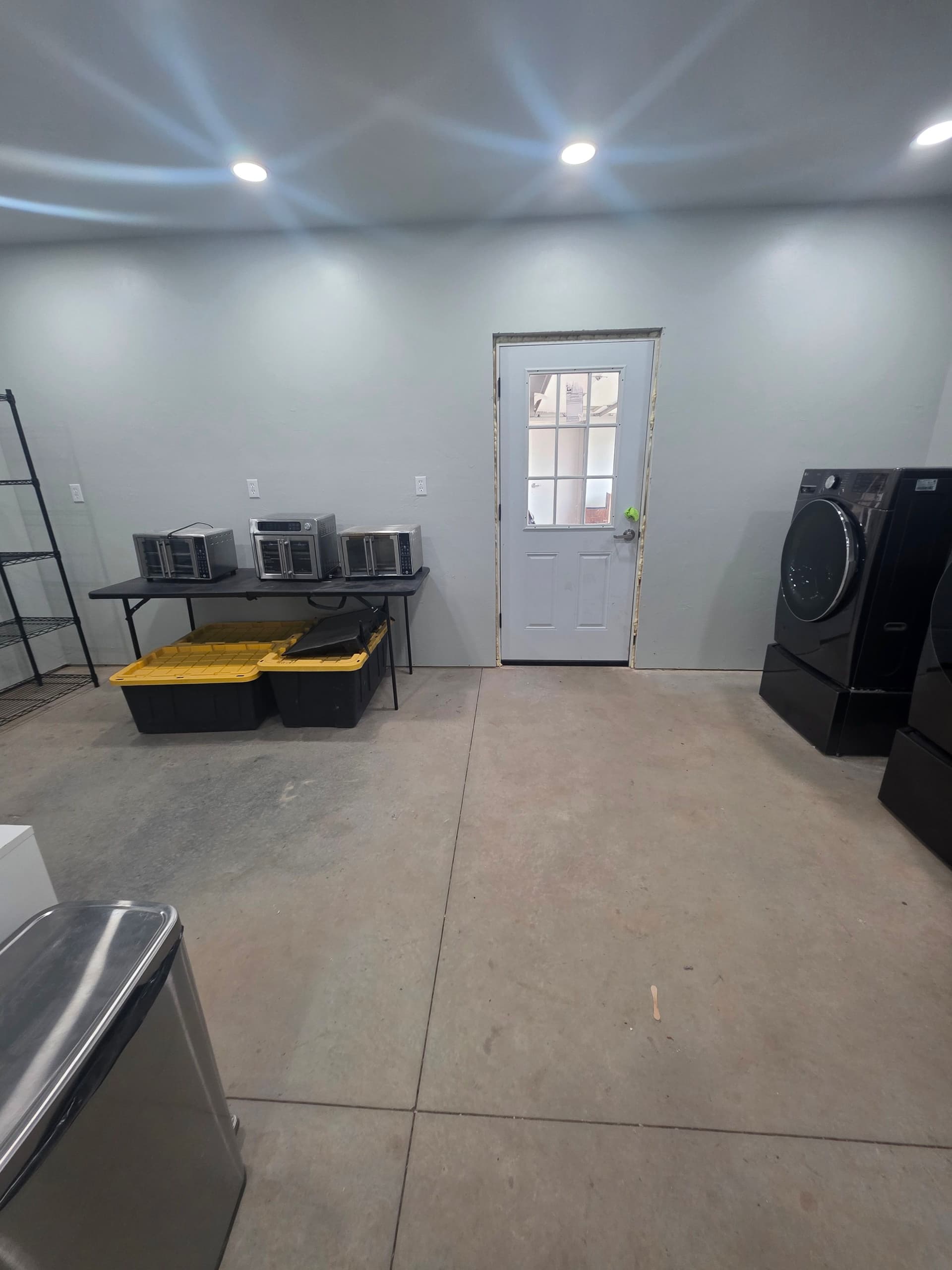 Gallery photos for Stunning Vinyl Flooring Transformation Across 1850 sq ft: Image #4