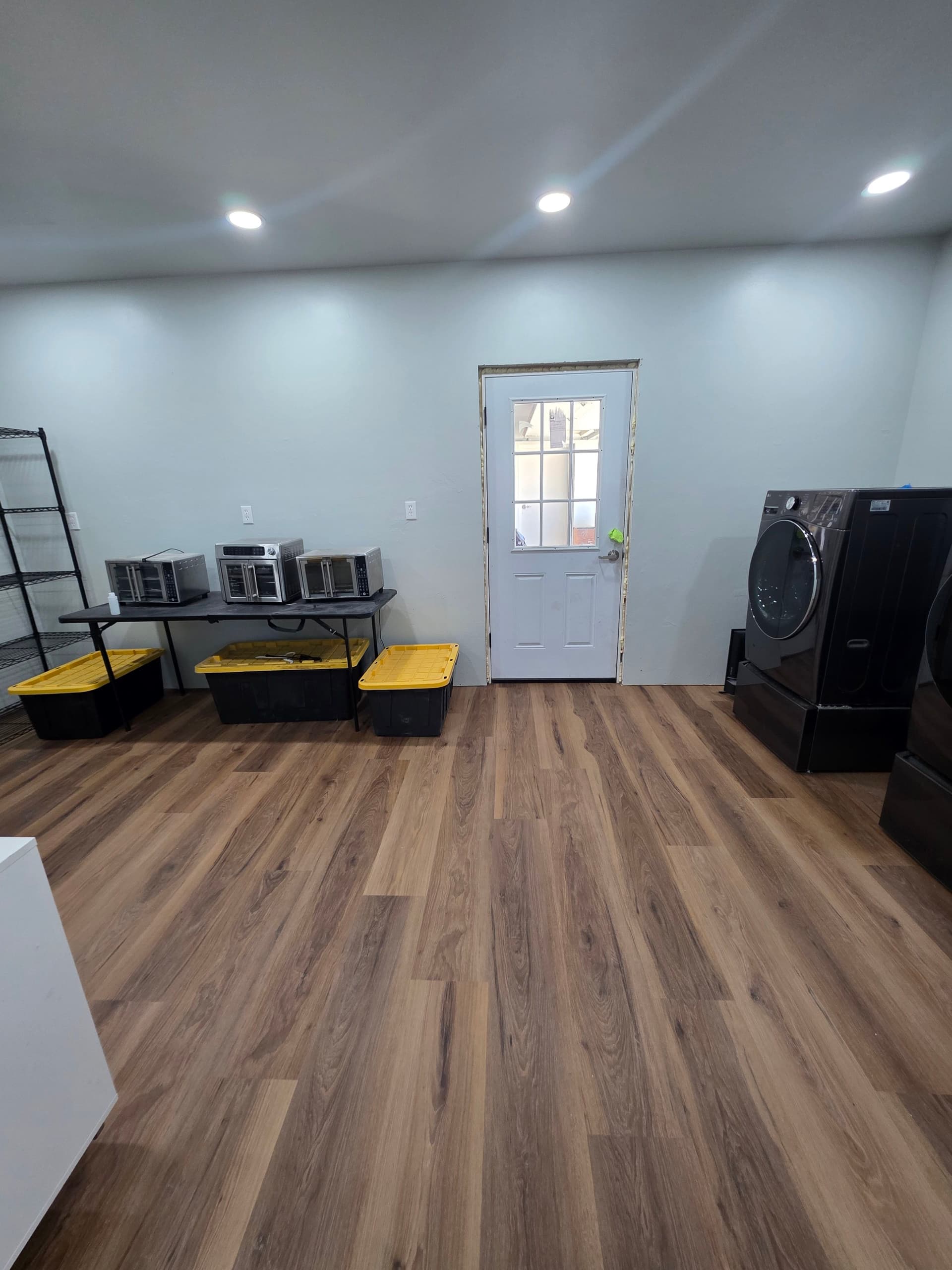 Gallery photos for Stunning Vinyl Flooring Transformation Across 1850 sq ft: Image #5